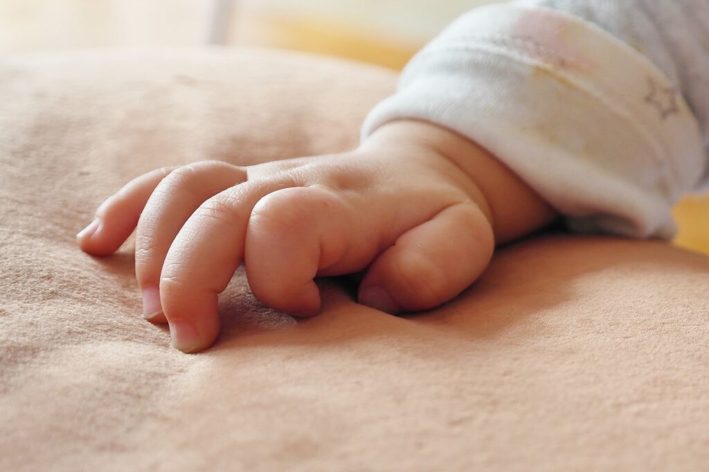 infant, hand, child-2981946.jpg